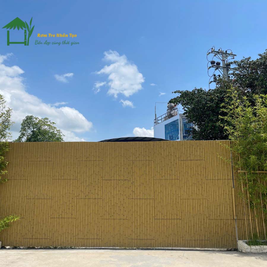 Mái rơm nhựa cho nhà hàng phong cách truyền thống