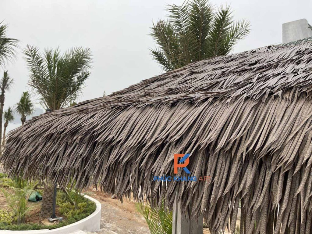  Chi tiết viền mái thi công bằng rơm nhân tạo