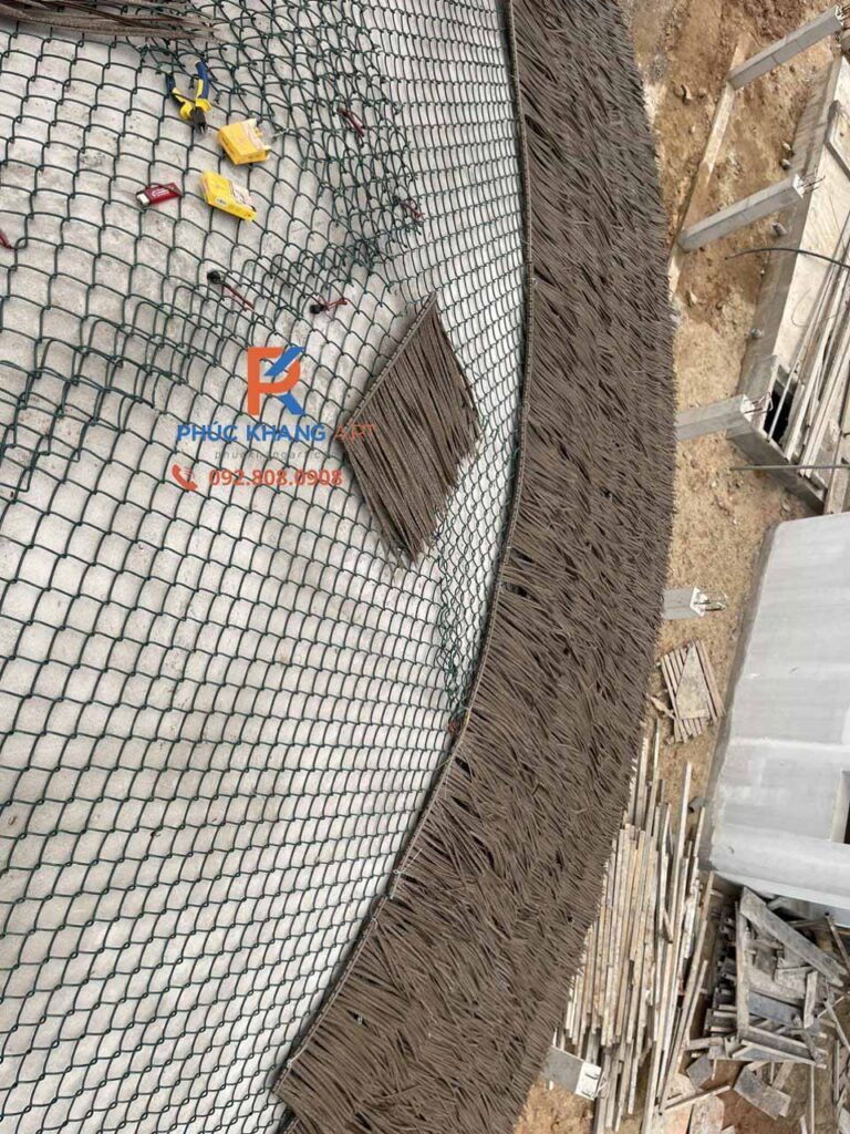 Lưới hàn mạ kẽm bo tròn theo đường cong mái bê tông