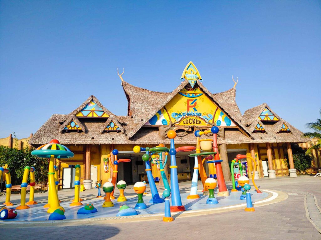 Công trình mái rơm nhân tạo phong cách dân gian tại Vinpearl Nha Trang