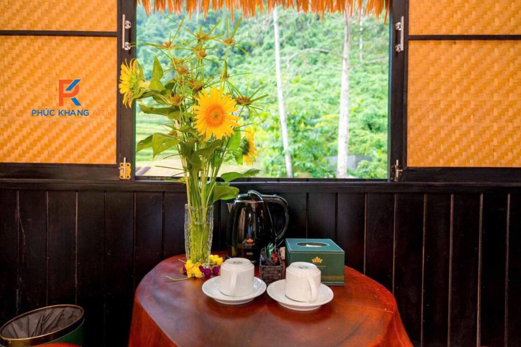 Thiết kế hoài niệm nhưng bền bỉ, phù hợp vùng núi ẩm ướt.