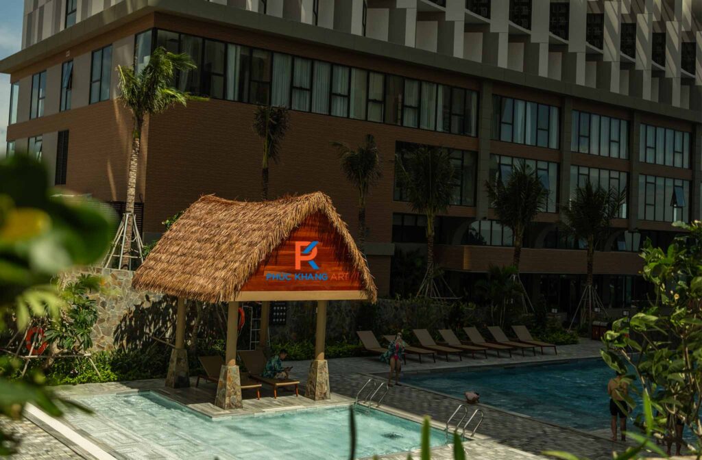 Mái rơm nhân tạo trang trí cho quầy bar hồ bơi