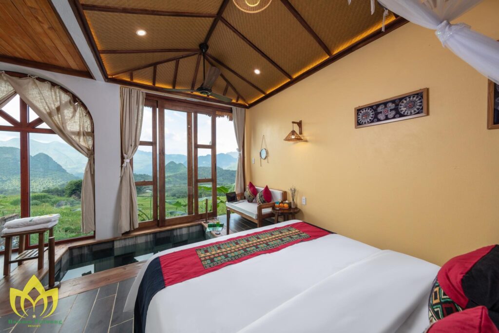 Ánh sáng tự nhiên kết hợp chất liệu cót ép nhân tạo tạo nên vẻ đẹp thư giãn, thân thiện.