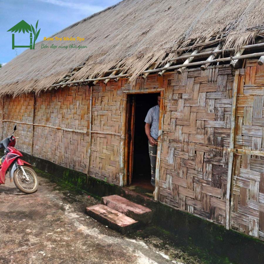 Mái lá tự nhiên sao 1 năm sử dụng