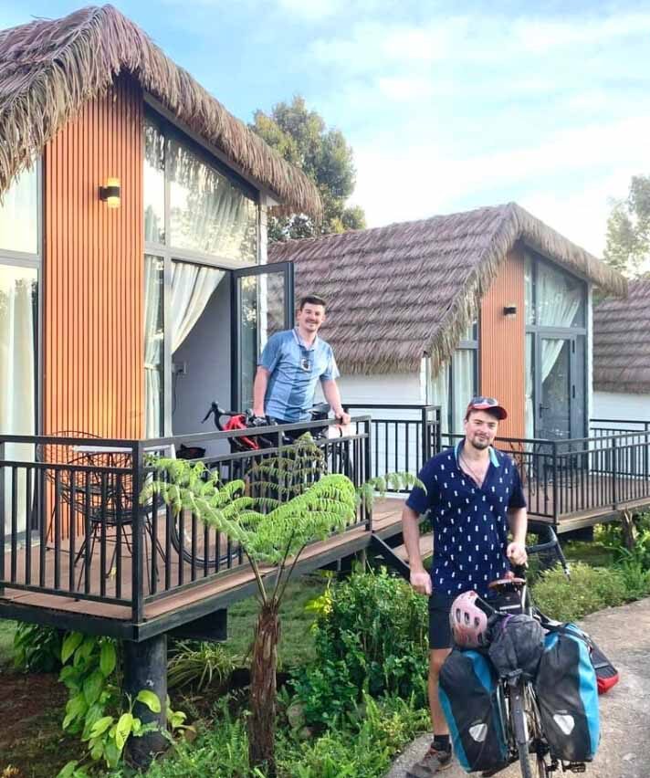 rơm nhân tạo lợp mái khu nghỉ dưỡng tại Lâm Đồng